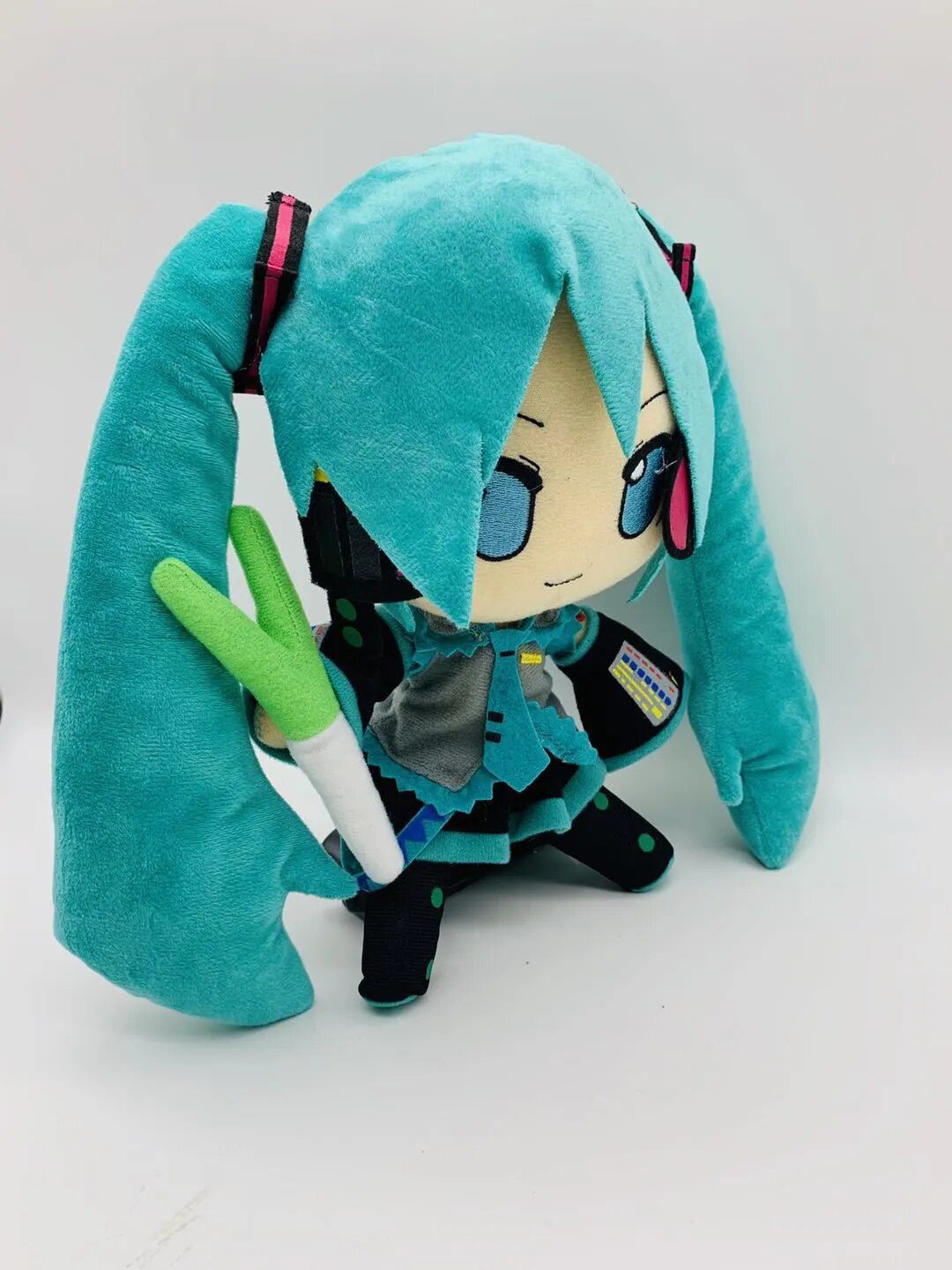 Hatsune Miku Plush｜11.8 Inch Kawaii Creative Standing Posture Green Holding Onion Plushie -2