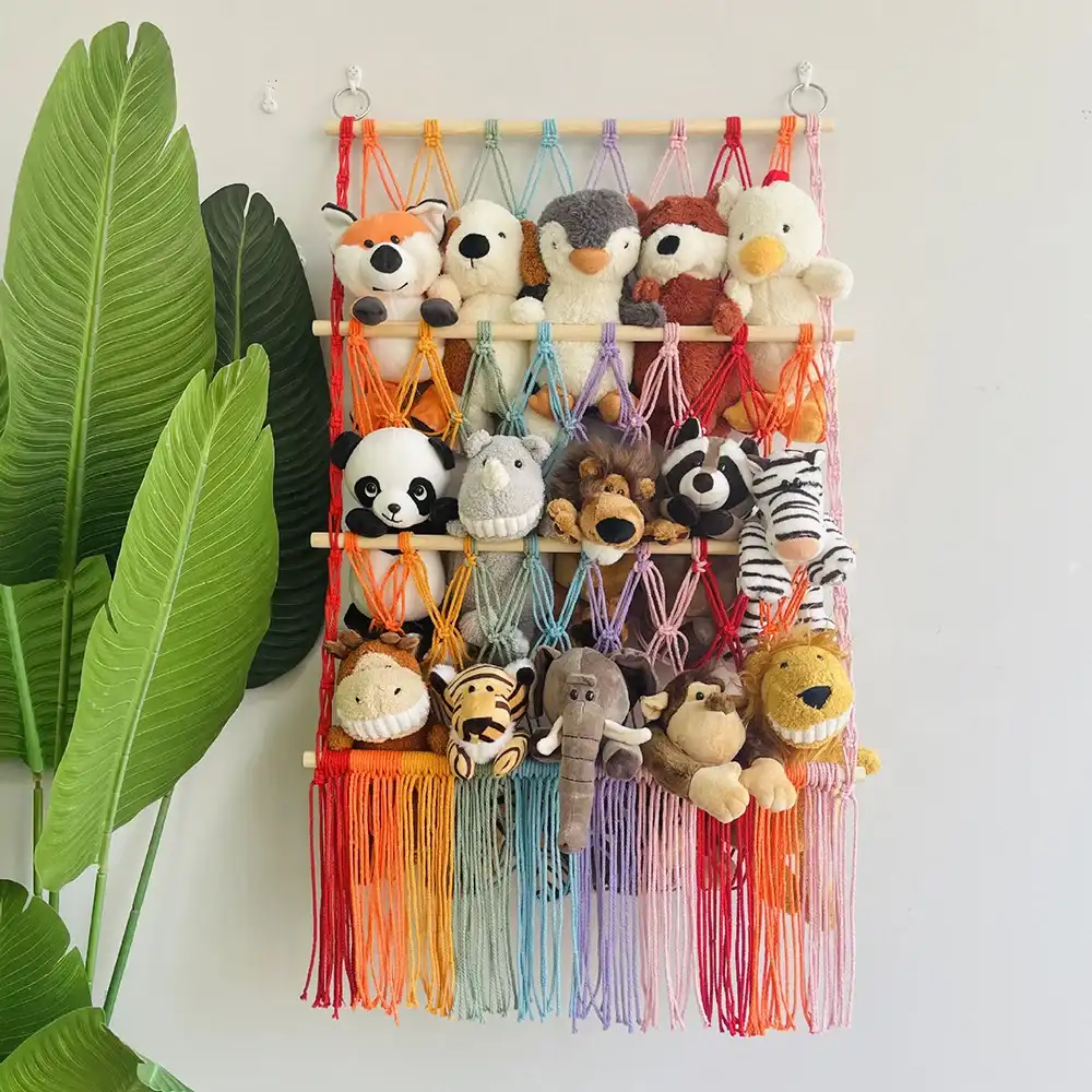 Hammock organizer for stuffed animals